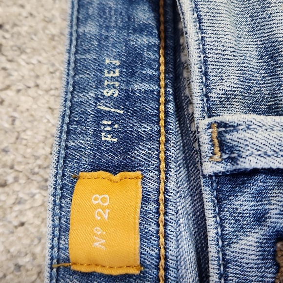 Anthropologie Pilcro Embroidered Denim Jean Short Rolled Cuff Size 28 - Picture 5 of 12